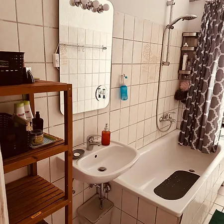 Artsy In Shared Flat - 5 Minutes From Schoenhauser Allee Habitación en casa particular Berlín