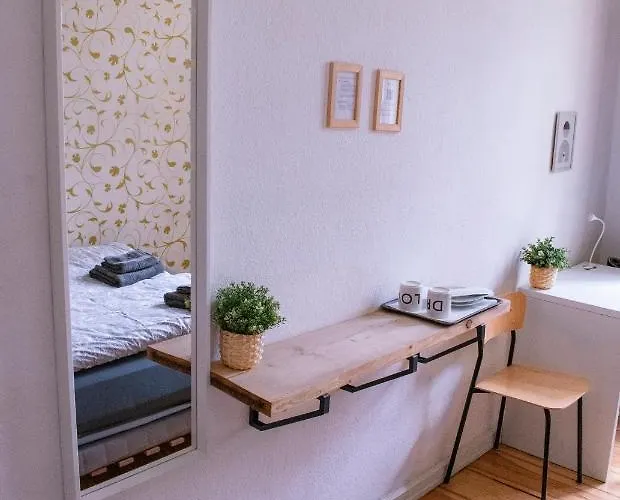 Alloggio in famiglia Private 10sqm In Shared Flat Near Schoenhauser Allee Berlino