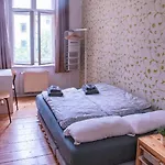 Private 10sqm In Shared Flat Near Schoenhauser Allee Kwatera prywatna Berlin
